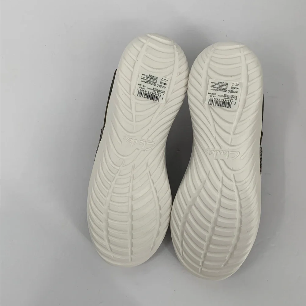 Clarks Cloud Steppers Nova Way slip-on sneakers olive green mosaic chevron 7.5 - Picture 7 of 7